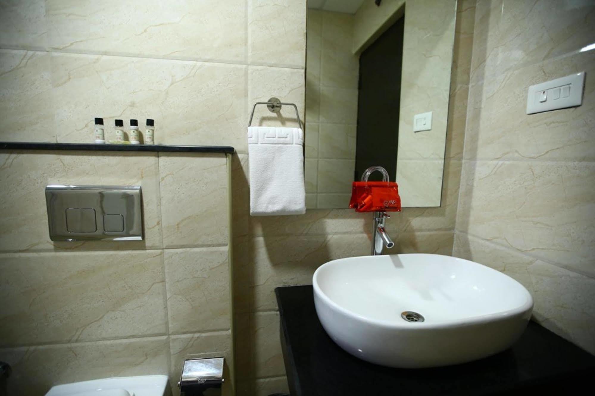 Fabhotel Alreef Residency Ченнаи Экстерьер фото